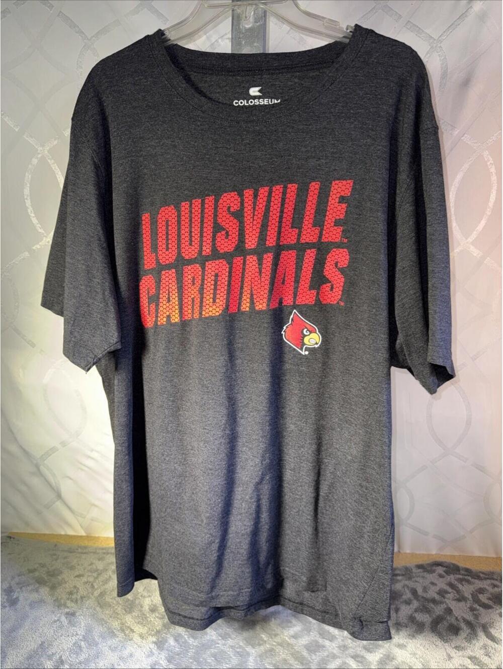 Colosseum Louisville Cardinals Men’s Tshirt Heathered Black Size XXL